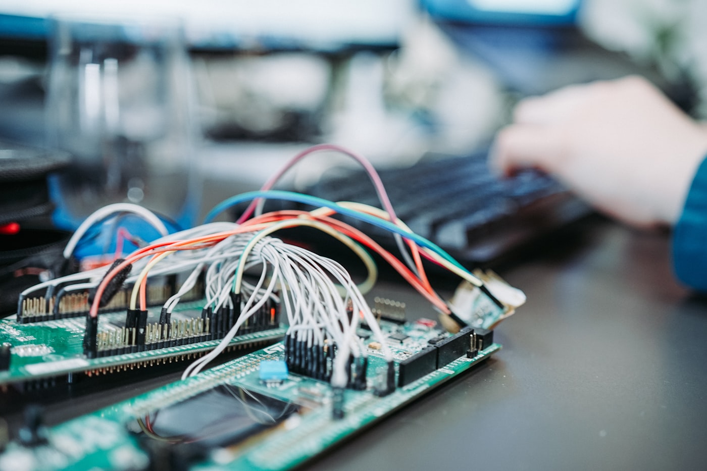ESP32 connected to a DHT22 temperature and humidity sensor